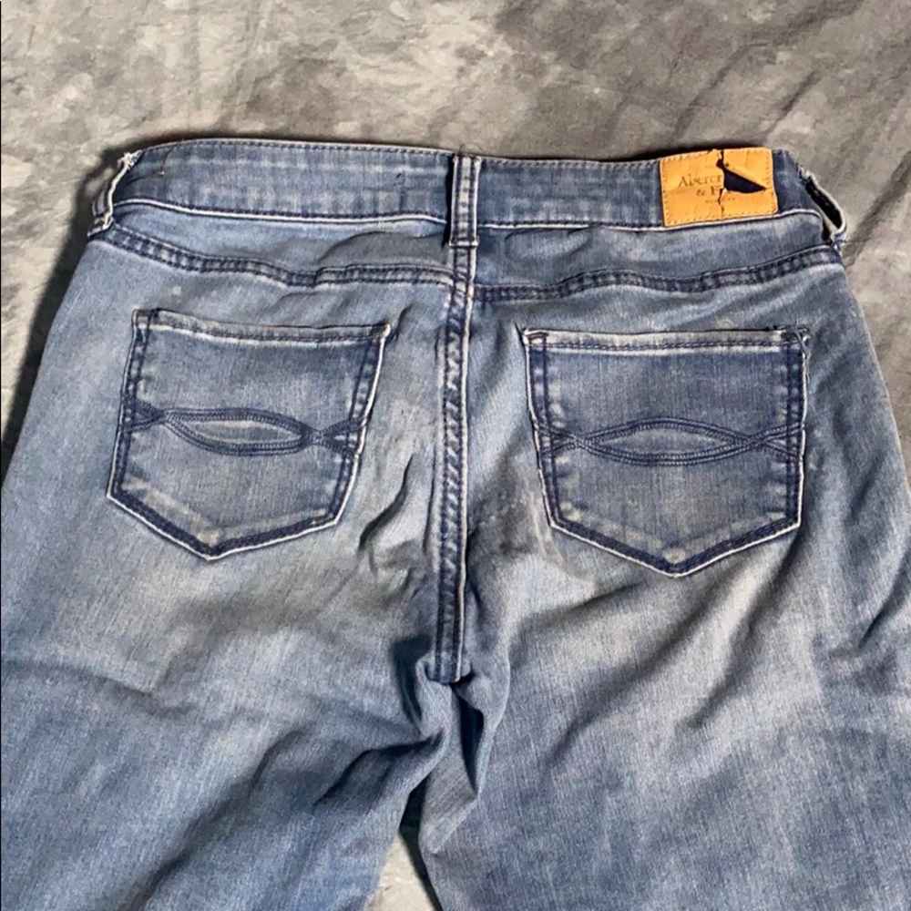 🥳 Host Pick 🥳 - Abercrombie & Fitch Distressed + Worn Jeans